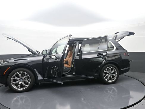Used 2024 BMW X7 xDrive40i AWD/4WD image 43