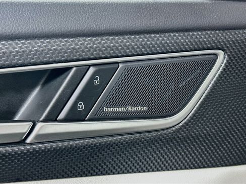 Used 2025 Volkswagen Atlas Cross Sport SEL Premium R-Line AWD/4WD image 19