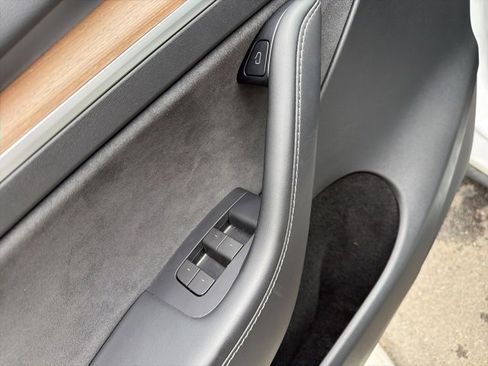 Used 2023 Tesla Model Y Long Range image 21