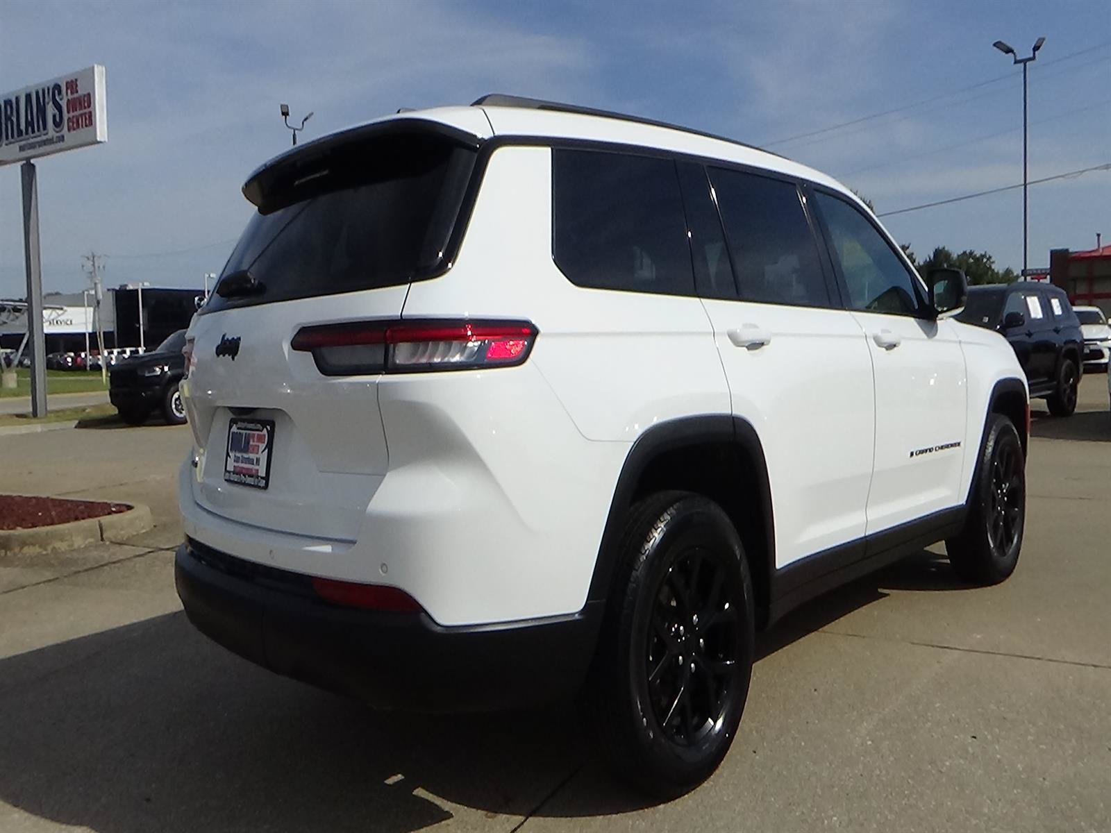 Certified 2025 Jeep Grand Cherokee L Altitude AWD/4WD image 7
