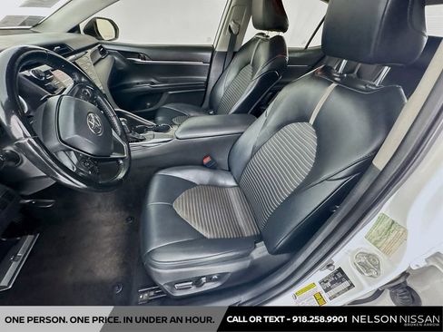 Used 2020 Toyota Camry SE FWD image 19