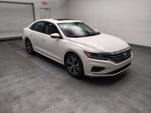 Used 2021 Volkswagen Passat 2.0T SE FWD image 11