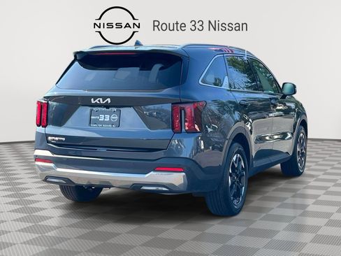 Used 2024 Kia Sorento S image 4