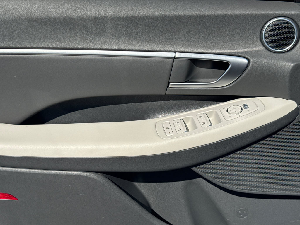 Certified 2025 Hyundai Sonata SEL FWD image 3