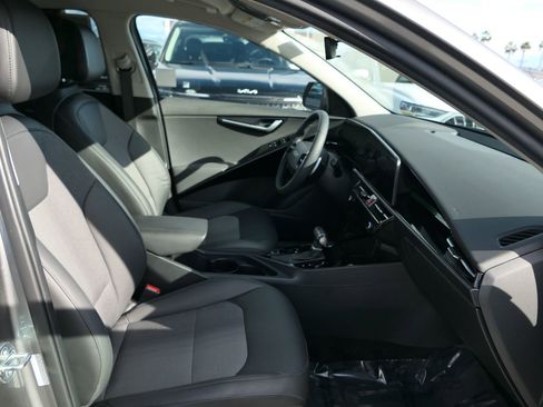 Used 2023 Kia Niro EX image 25