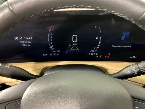 Used 2025 Cadillac XT4 Premium Luxury w/ Technology Package AWD/4WD image 13