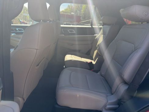 Used 2018 Ford Explorer Limited w/ Equipment Group 301A image 9
