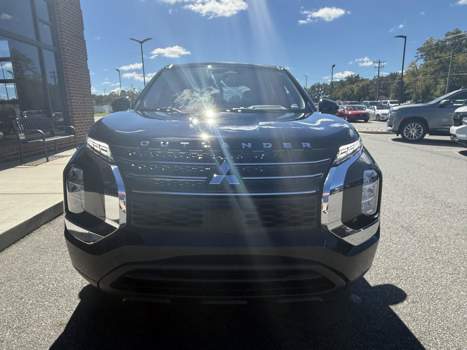 Used 2023 Mitsubishi Outlander ES FWD image 27