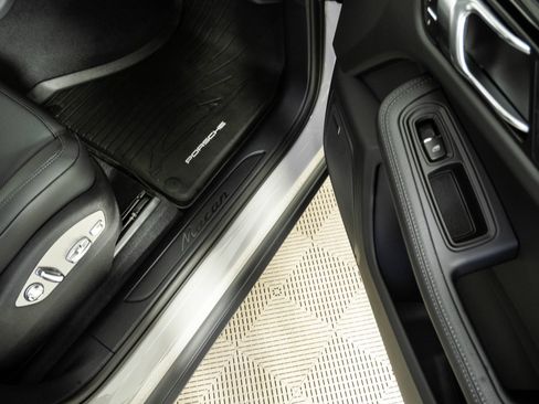 New 2026 Porsche Macan AWD/4WD image 26
