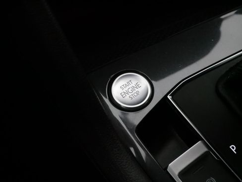 Certified 2020 Volkswagen Tiguan SE w/ Panoramic Sunroof Package image 28