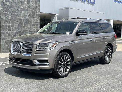 Used 2019 Lincoln Navigator Select image 1