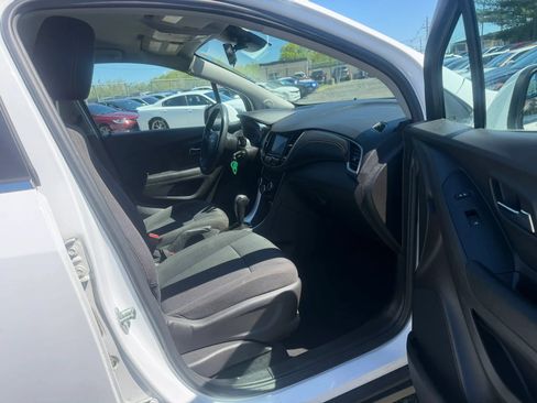 Used 2020 Chevrolet Trax LT AWD/4WD image 26