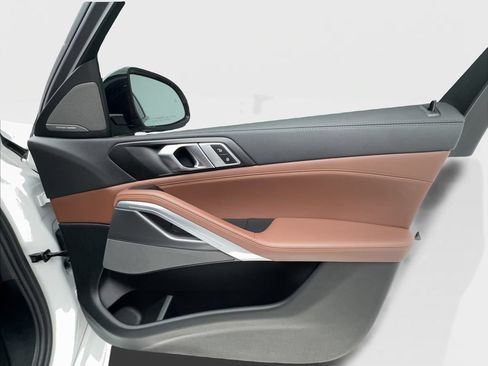 Used 2023 BMW X6 xDrive40i w/ M Sport Package AWD/4WD image 34