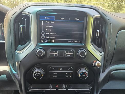 Used 2020 Chevrolet Silverado 2500 LT AWD/4WD image 16