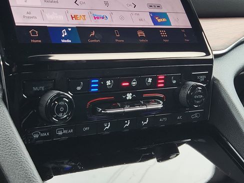 New 2025 Jeep Grand Cherokee Summit w/ Obsidian Package image 7