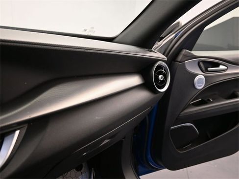 Used 2022 Alfa Romeo Stelvio Veloce image 13