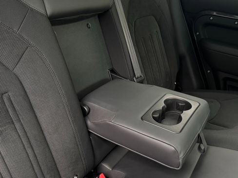 Used 2023 Land Rover Defender 110 image 41