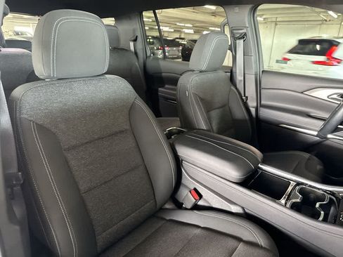 Used 2025 Chevrolet Traverse LT FWD image 26