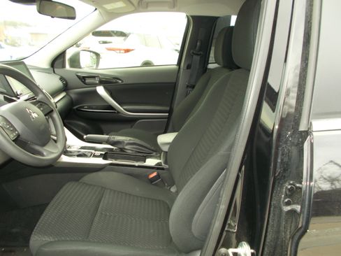 Used 2024 Mitsubishi Eclipse Cross LE image 11