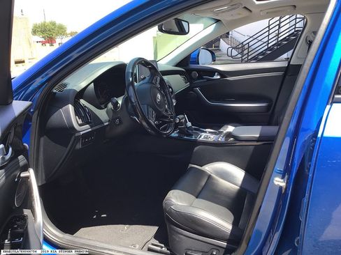 Used 2019 Kia Stinger Premium RWD image 8