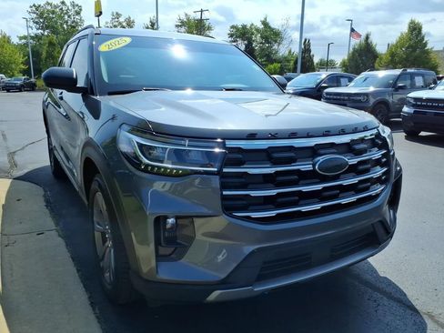 Used 2025 Ford Explorer Active w/ Active Comfort Package AWD/4WD image 3