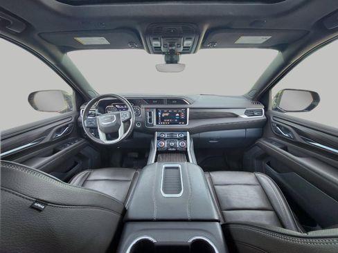 Used 2021 GMC Yukon XL Denali w/ Denali Premium Package image 25