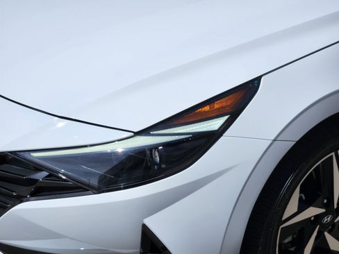 Certified 2022 Hyundai Elantra Limited image 7