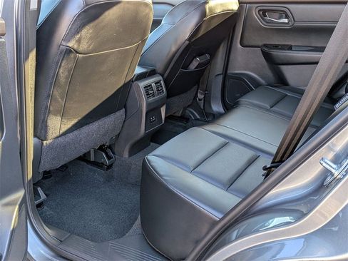 Used 2023 Nissan Rogue SV w/ SV Premium Package image 17