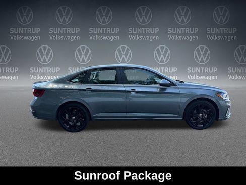 Used 2025 Volkswagen Jetta SE w/ Sunroof Package FWD image 7