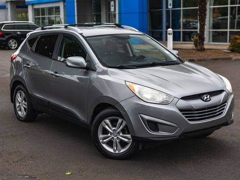 Used 2011 Hyundai Tucson GLS FWD image 2