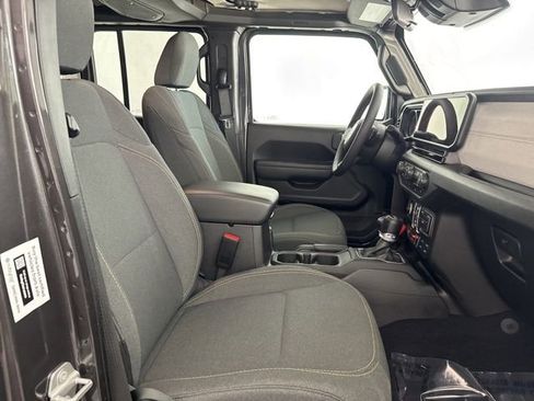 Used 2025 Jeep Wrangler Willys image 22