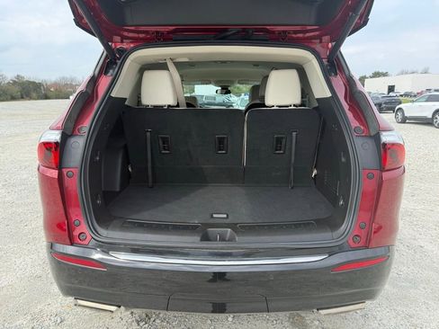 Used 2024 Buick Enclave Essence image 13