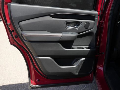 Certified 2025 Honda Pilot TrailSport image 17