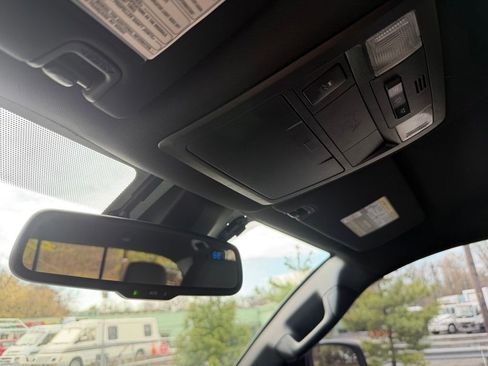 Used 2018 Toyota Tacoma TRD Sport AWD/4WD image 18