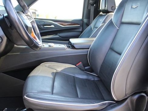 Used 2023 Cadillac Escalade Premium Luxury AWD/4WD image 35
