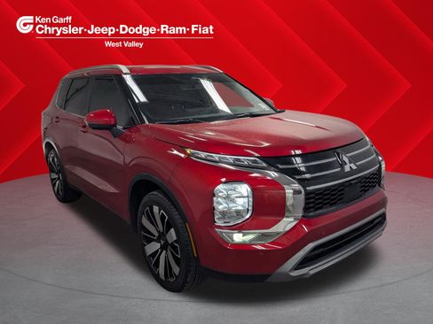Used 2025 Mitsubishi Outlander SE AWD/4WD image 1