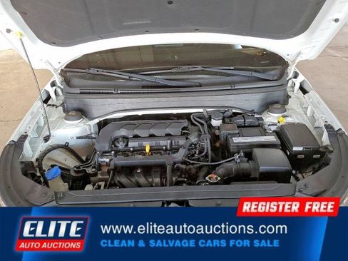 Used 2021 Hyundai Venue SE image 21