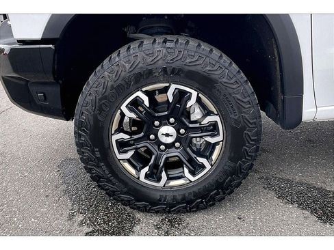 Used 2025 Chevrolet Silverado 1500 ZR2 w/ Technology Package image 10