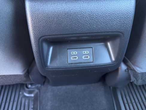 Used 2024 Toyota Corolla SE w/ SE Convenience Package FWD image 31