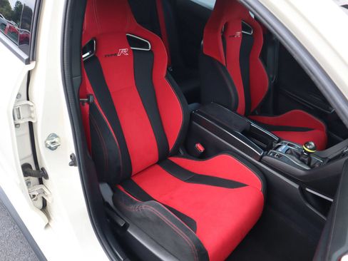 Used 2018 Honda Civic Type R image 5