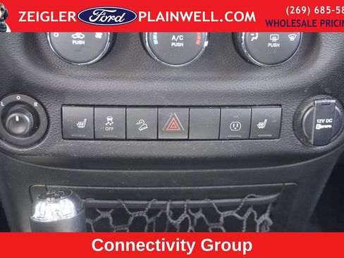 Used 2016 Jeep Wrangler Unlimited Sahara image 2