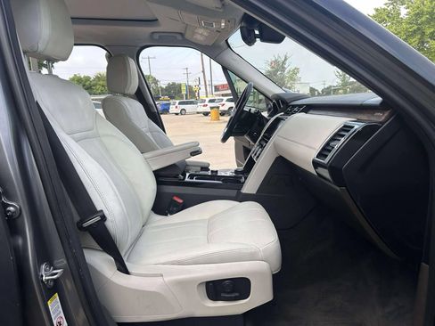 Used 2017 Land Rover Discovery HSE image 23