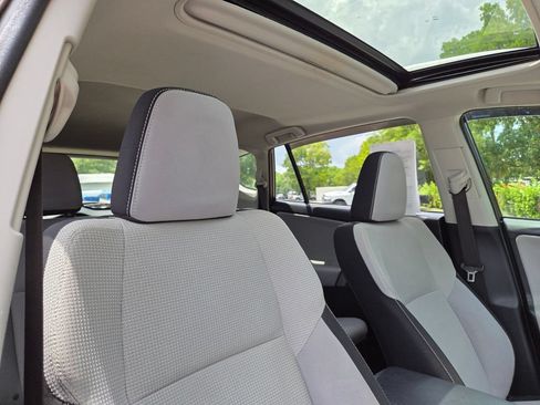 Used 2018 Toyota RAV4 XLE FWD image 16