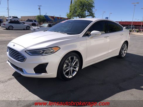 Used 2020 Ford Fusion SEL FWD image 4