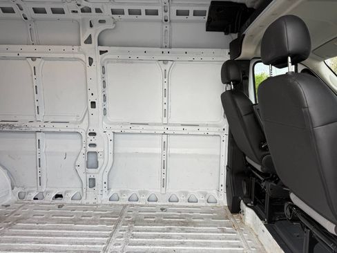 Used 2025 RAM ProMaster 2500 w/ Convenience Group FWD image 24