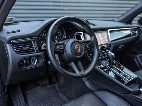 Used 2026 Porsche Macan AWD/4WD image 4