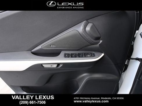 Used 2025 Lexus TX 500h AWD w/ Technology Package image 11