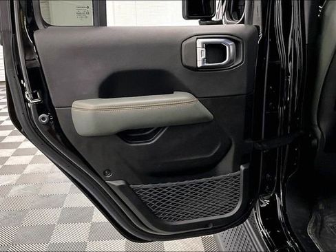 Used 2024 Jeep Gladiator Mojave AWD/4WD image 22