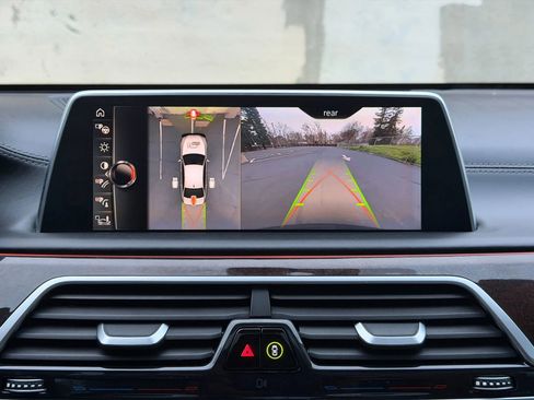 Used 2016 BMW 750i xDrive image 37