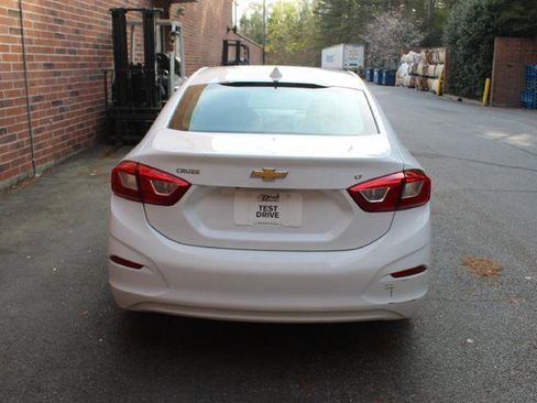 Used 2018 Chevrolet Cruze LT w/ Convenience Package image 4